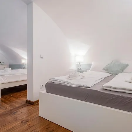 Beautiful At Basilca 1-2 דירה *